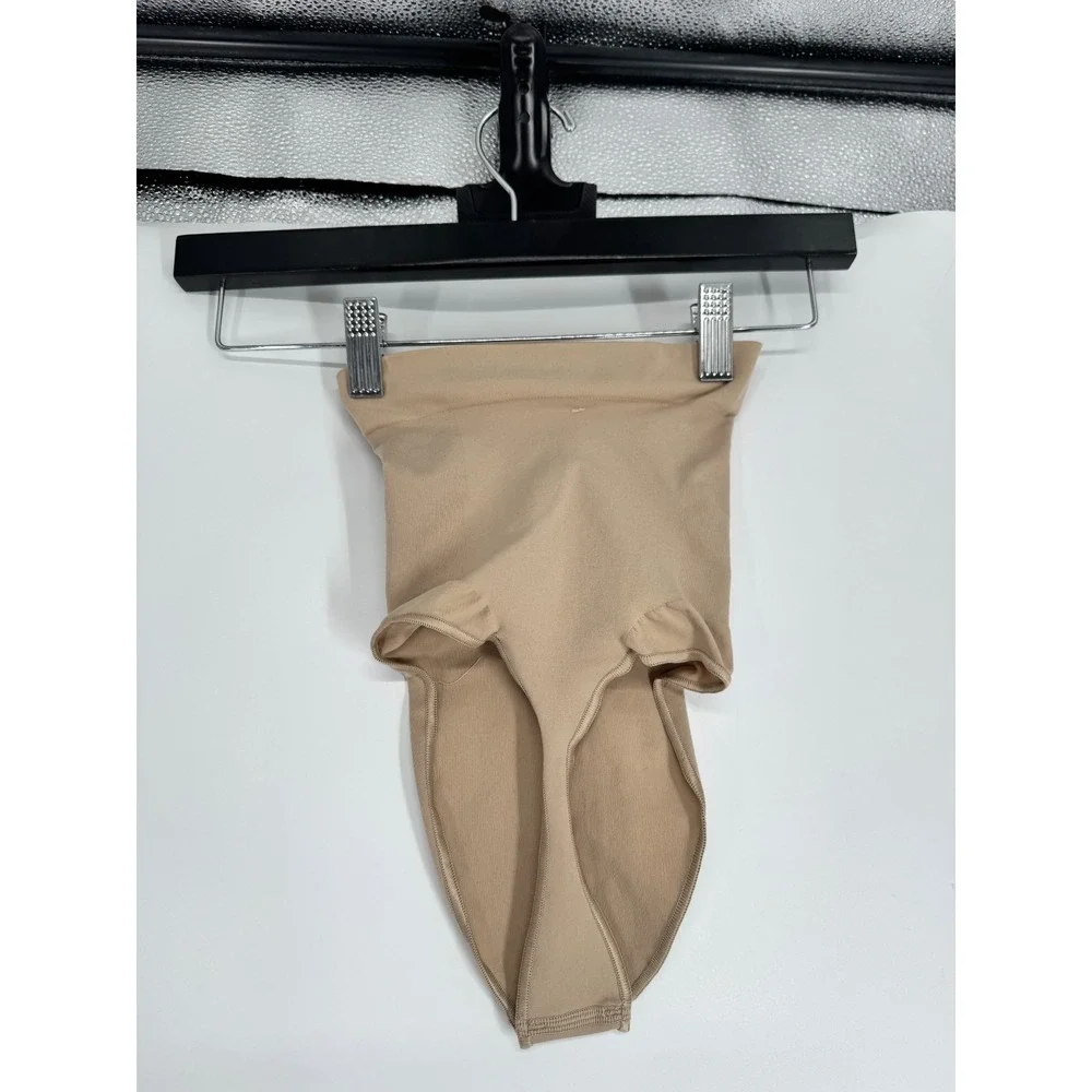 SKIMS Seamless Sculpt High Waisted Thong Womens Small Clay Tan Beige Shapewear